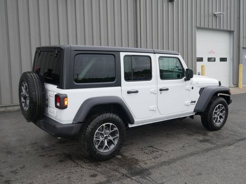 Used 2024 Jeep Wrangler Sport S image 11