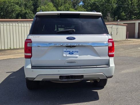 Used 2018 Ford Expedition XLT RWD image 4