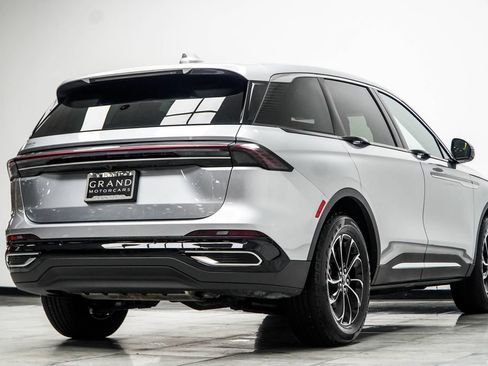 Used 2025 Lincoln Nautilus Premier AWD/4WD image 13