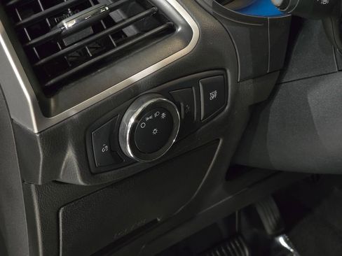 Used 2022 Ford Edge SE image 16