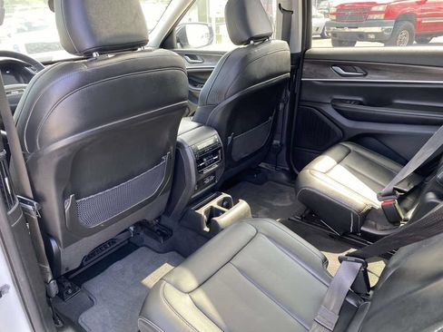 Used 2023 Jeep Grand Cherokee L Limited AWD/4WD image 15