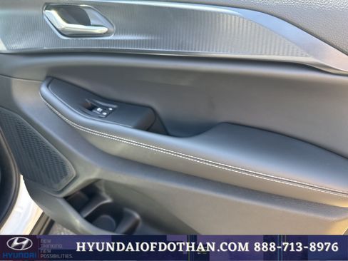 Used 2025 Jeep Grand Cherokee Laredo RWD image 17