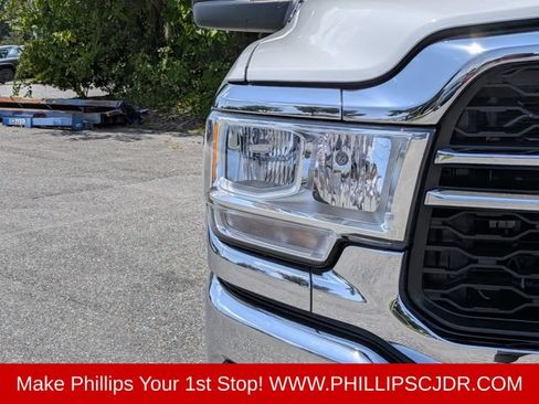Used 2024 RAM 2500 Tradesman w/ Chrome Appearance Group AWD/4WD image 9