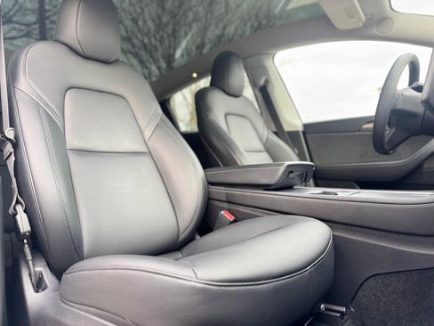 Used 2023 Tesla Model Y Long Range image 22