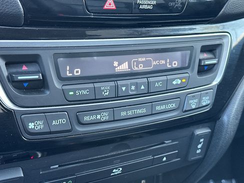 Used 2018 Honda Pilot Touring image 18