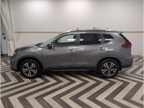 Used 2020 Nissan Rogue SV w/ Premium Package FWD image 3