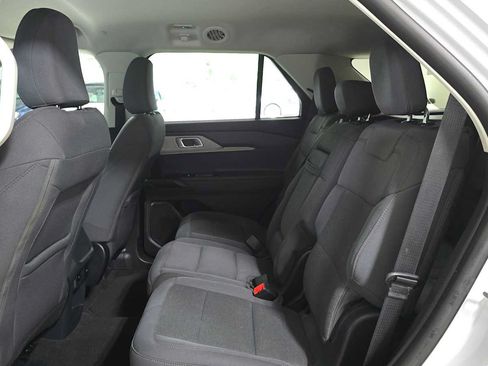 Used 2025 Ford Explorer Active AWD/4WD image 16