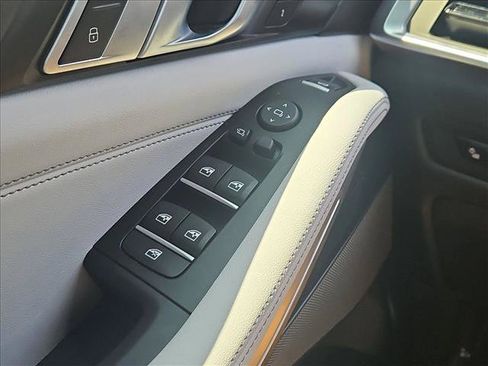 Used 2025 BMW X5 xDrive40i w/ Climate Comfort Package AWD/4WD image 19
