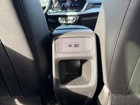 Used 2025 Chevrolet Trax LT w/ LT Convenience Package FWD image 21
