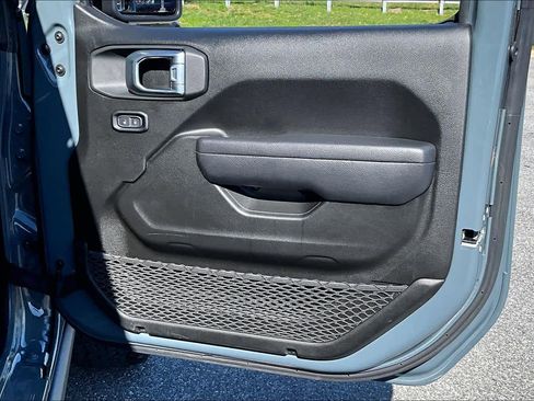 Used 2025 Jeep Wrangler Unlimited Rubicon w/ Convenience Group image 23