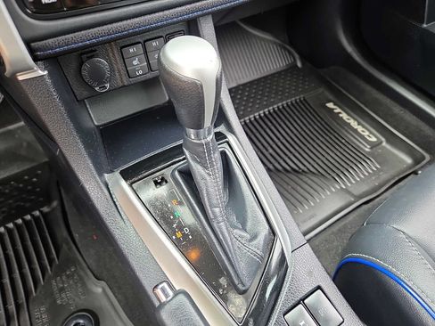 Used 2018 Toyota Corolla XSE FWD image 16
