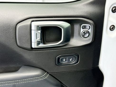 Used 2023 Jeep Wrangler Unlimited Sahara image 22