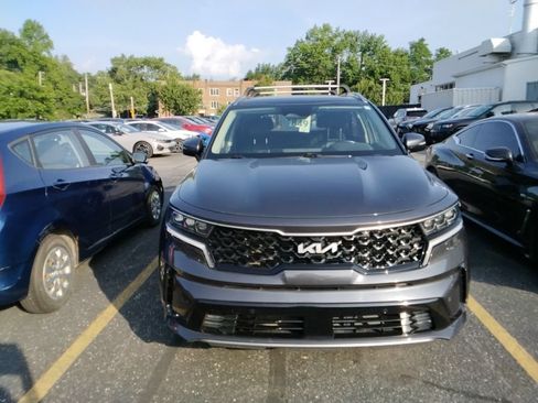 Used 2022 Kia Sorento SX w/ Panoramic Sunroof Package AWD/4WD image 2