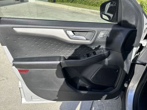 Used 2020 Ford Escape SEL image 41