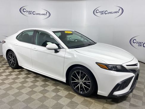 Certified 2023 Toyota Camry SE FWD image 1