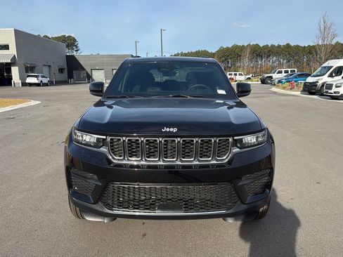 New 2025 Jeep Grand Cherokee Laredo X image 2