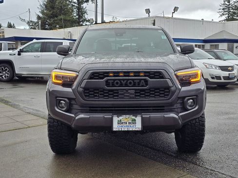 Used 2019 Toyota Tacoma Limited image 2
