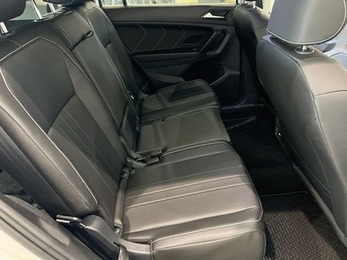 Used 2023 Volkswagen Tiguan SE AWD/4WD image 19