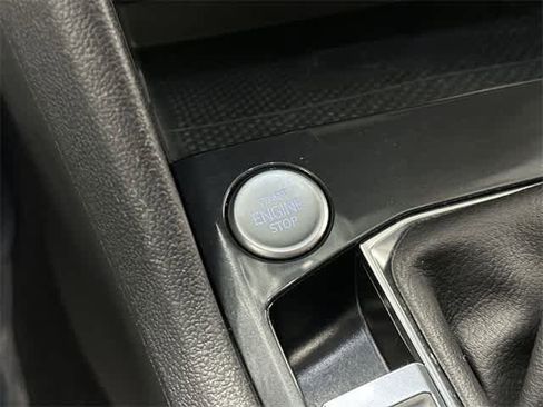 Certified 2022 Volkswagen Tiguan SE image 10