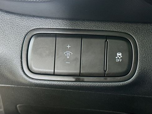 Used 2025 Hyundai Venue SE image 16