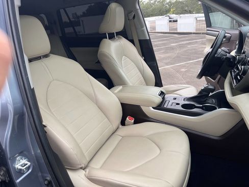 Used 2021 Toyota Highlander XLE image 59