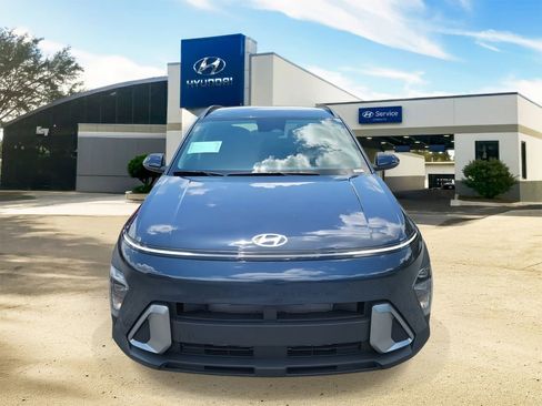 Used 2025 Hyundai Kona SEL image 2