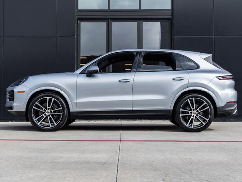 New 2026 Porsche Cayenne image 2