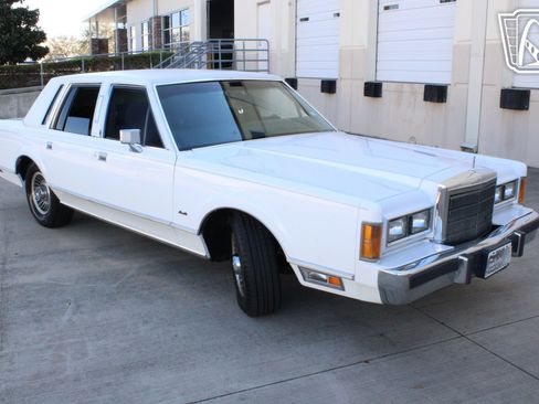 Used 1989 Lincoln Town Car image 18