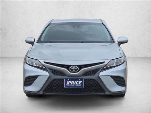 Used 2018 Toyota Camry SE FWD image 2