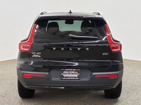 New 2026 Volvo XC40 B5 Core w/ Climate Package image 4