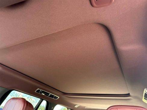 New 2026 Land Rover Range Rover SE image 18