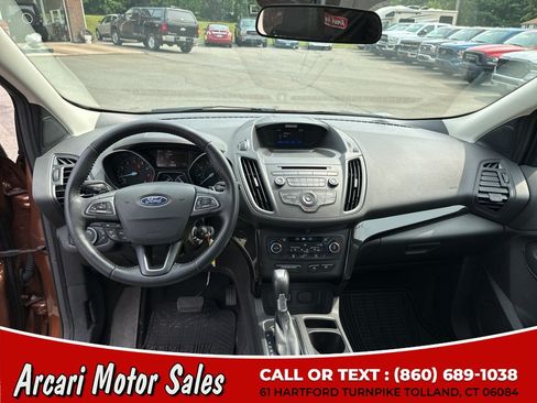 Used 2017 Ford Escape SE w/ SE Sport Appearance Package FWD image 18