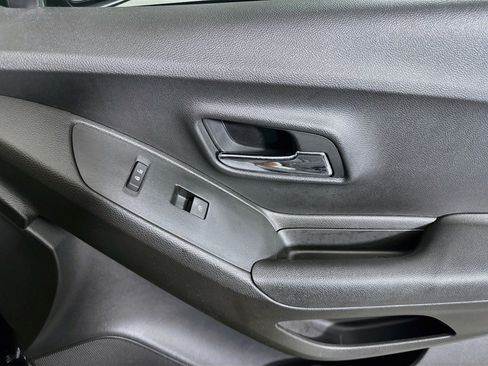 Used 2019 Chevrolet Trax LS FWD image 29