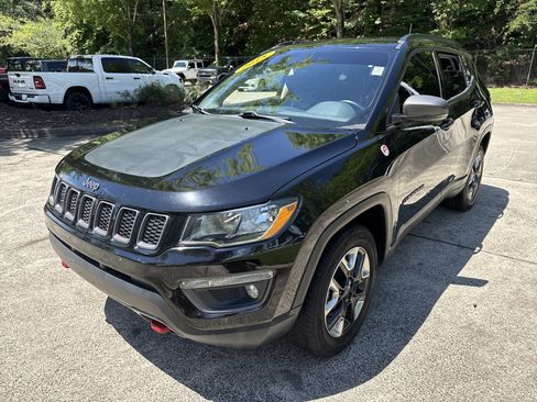 Used 2018 Jeep Compass Trailhawk w/ Leather Interior Group AWD/4WD image 3