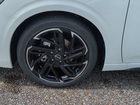 New 2026 Nissan Sentra SR w/ Floor Mat Package FWD image 10