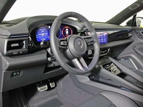 Certified 2025 Porsche Macan Turbo Electric image 4