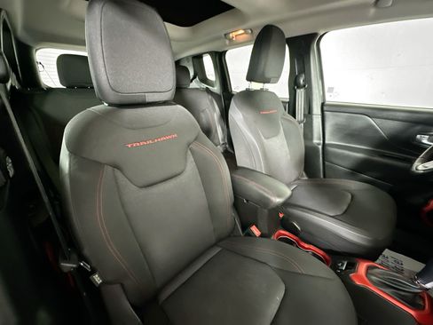 Used 2017 Jeep Renegade Trailhawk AWD/4WD image 25