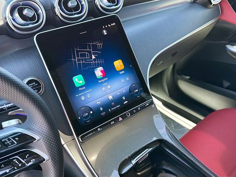 Used 2025 Mercedes-Benz GLC 300 4MATIC image 28