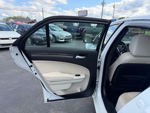 Used 2015 Chrysler 300 C w/ Light Group AWD/4WD image 40