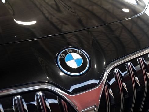 Used 2024 BMW i7 M70 AWD/4WD image 15
