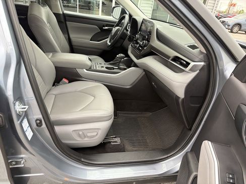 Used 2021 Toyota Highlander XLE AWD/4WD image 71