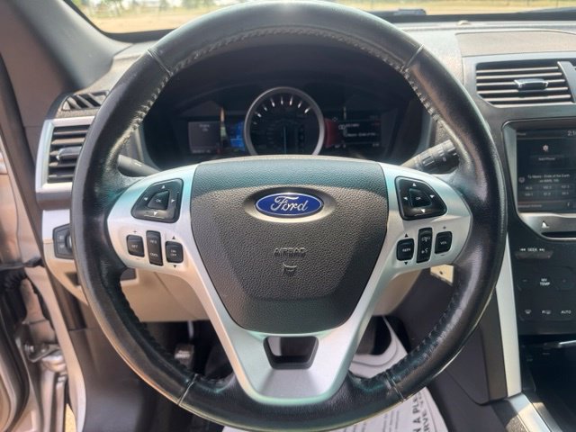 Used 2014 Ford Explorer XLT w/ Equipment Group 202A AWD/4WD image 11