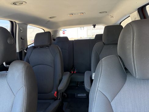 Used 2015 Chevrolet Traverse LT w/ Style and Technology Package FWD image 14