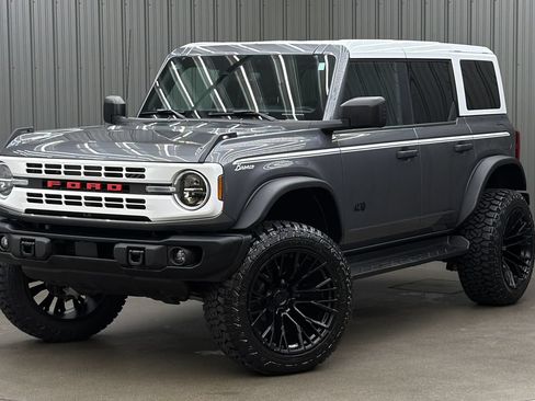 Used 2025 Ford Bronco Heritage Edition AWD/4WD image 1