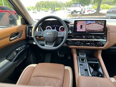 New 2026 Nissan Pathfinder Platinum FWD image 23