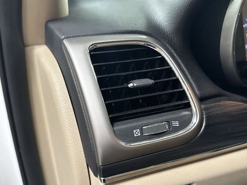 Used 2020 Jeep Grand Cherokee Limited w/ Luxury Group II AWD/4WD image 15