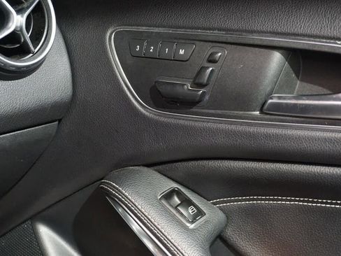 Used 2015 Mercedes-Benz GLA 250 4MATIC image 32