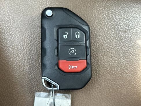 Used 2023 Jeep Wrangler Unlimited Sahara w/ Cold Weather Group AWD/4WD image 22