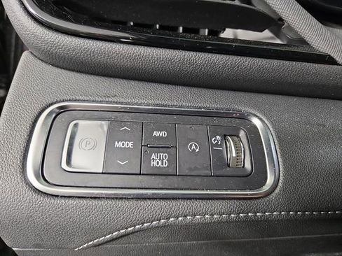 Used 2025 Buick Enclave Preferred AWD/4WD image 29