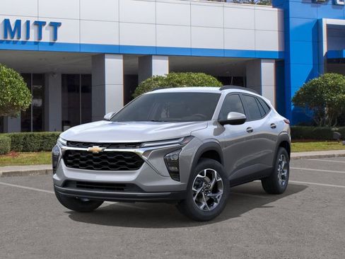 New 2026 Chevrolet Trax LT w/ Driver Confidence Package FWD image 6